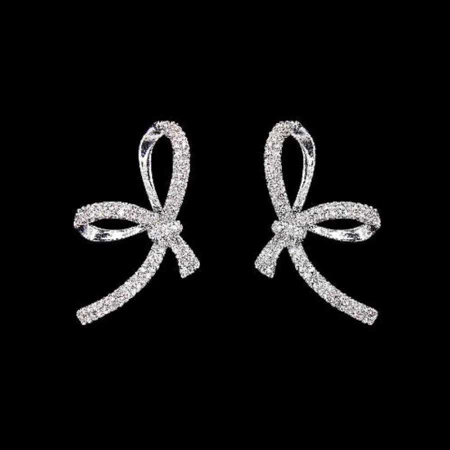 Zilverkleurige grote strik oorbellen met zirkonia stenen  Victoria Valenza