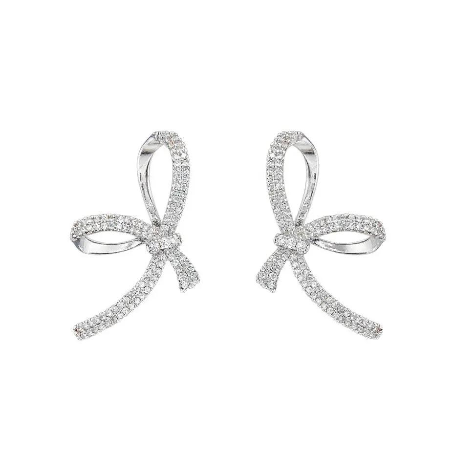 
                      
                        Zilverkleurige grote strik oorbellen met zirkonia stenen  Victoria Valenza
                      
                    