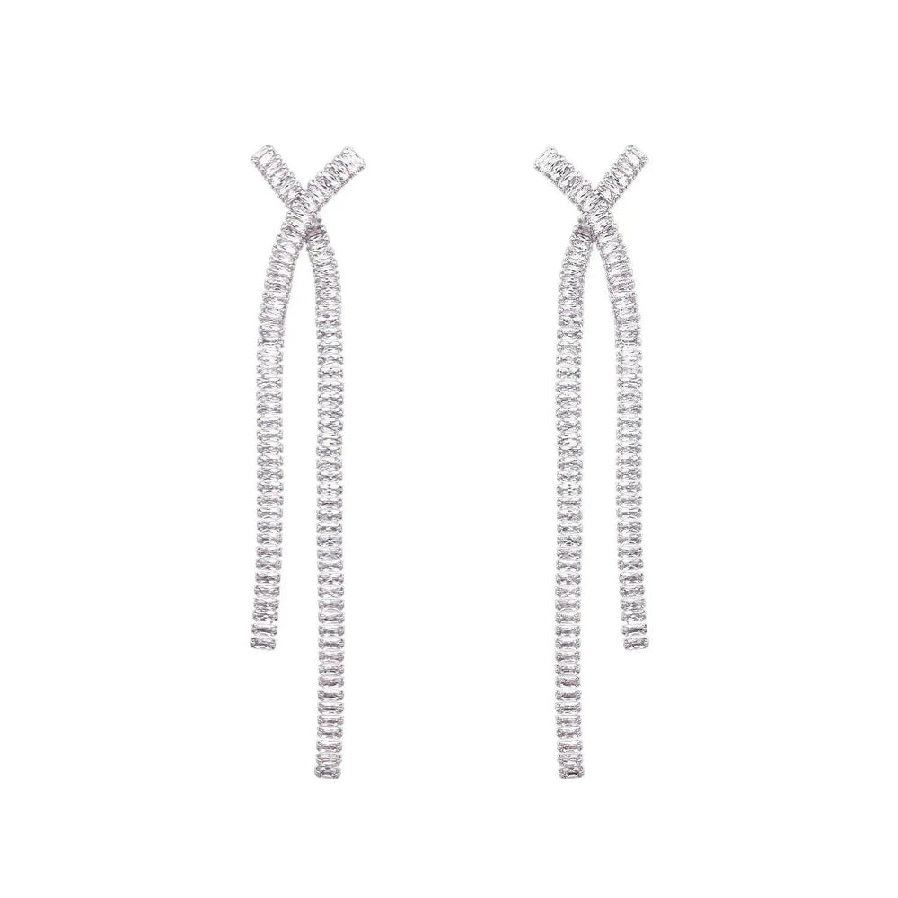 
                      
                        Zilverkleurige Y-vorm oorbellen met zirkonia stenen  Victoria Valenza
                      
                    