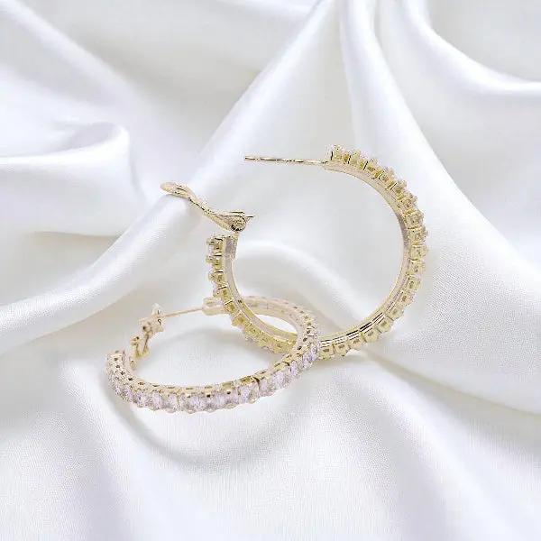 
                      
                        Goudkleurige creolen met zirkonia stenen  Victoria Valenza
                      
                    