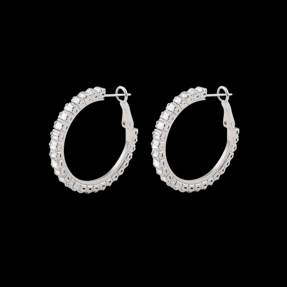 Zilverkleurige creolen met zirkonia stenen  Victoria Valenza