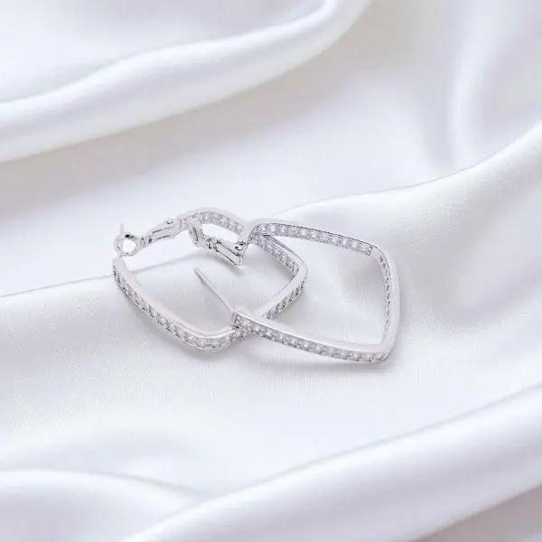 
                      
                        Zilverkleurige ruit oorbellen met zirkonia stenen  Victoria Valenza
                      
                    