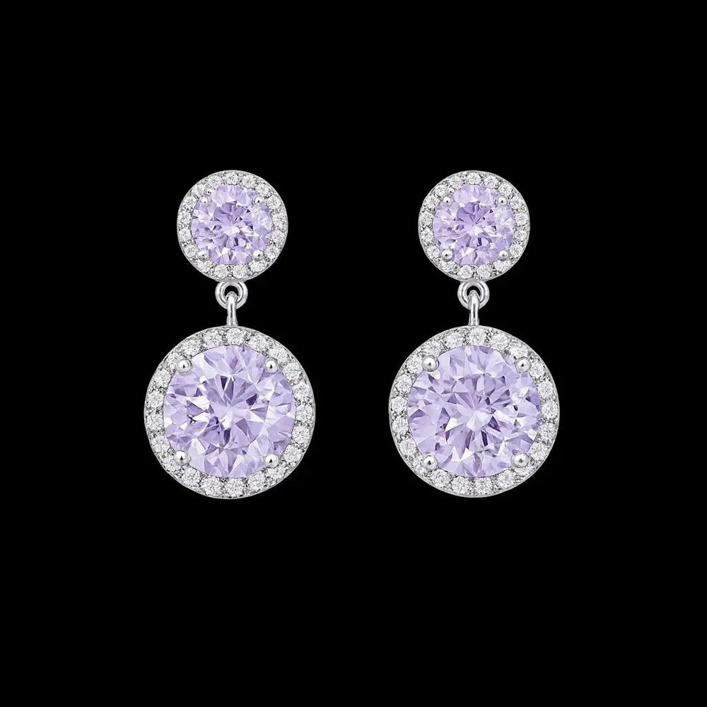 Zilverkleurige dubbel entourage oorbellen met paarse zirkonia stenen.  Victoria Valenza