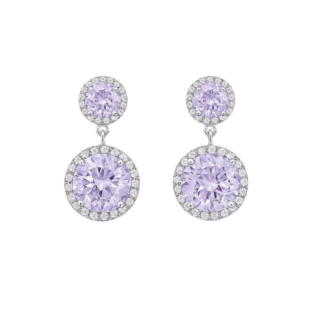 
                      
                        Zilverkleurige dubbel entourage oorbellen met paarse zirkonia stenen.  Victoria Valenza
                      
                    
