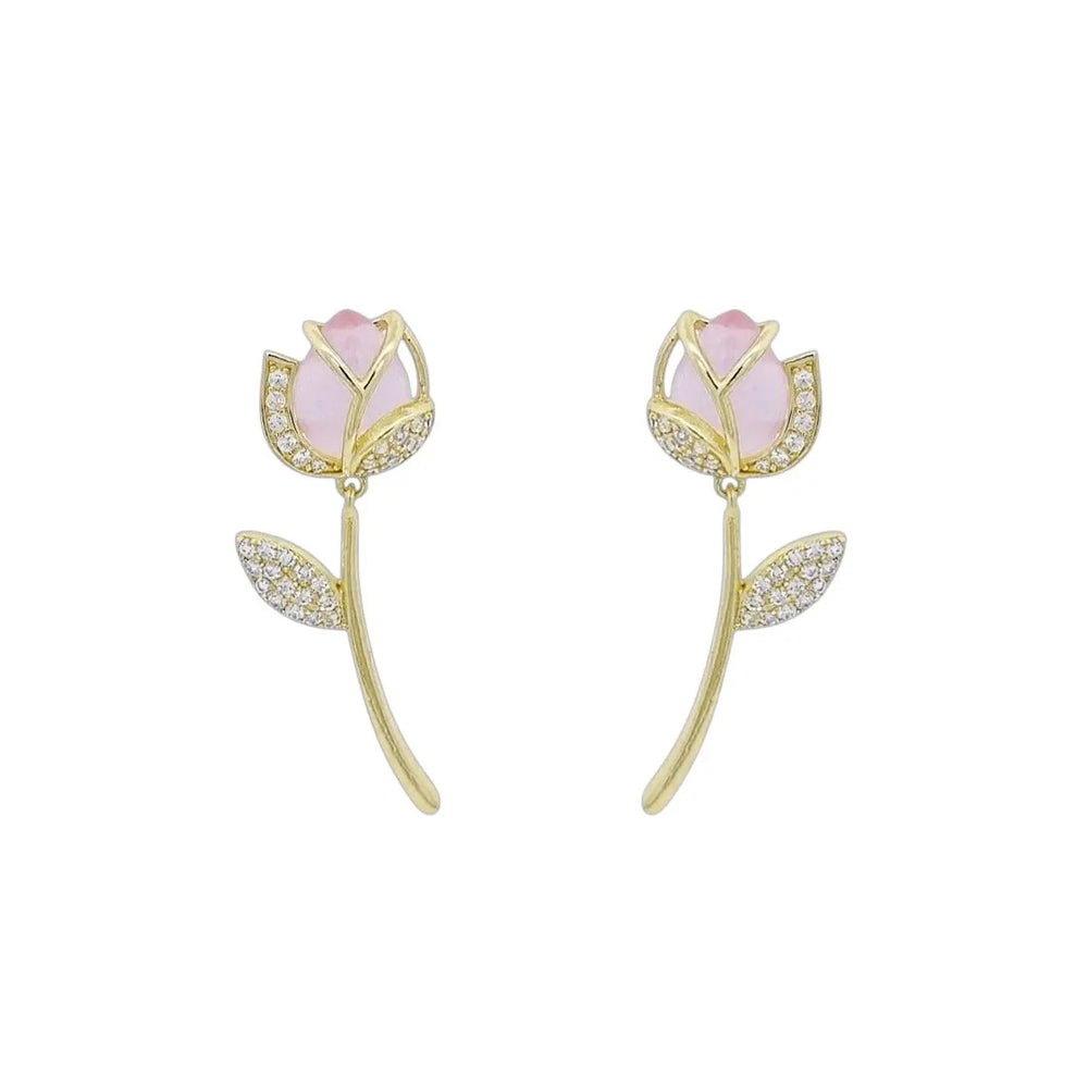 
                      
                        Goudkleurige rozenknop oorbellen met roze maansteen  Victoria Valenza
                      
                    