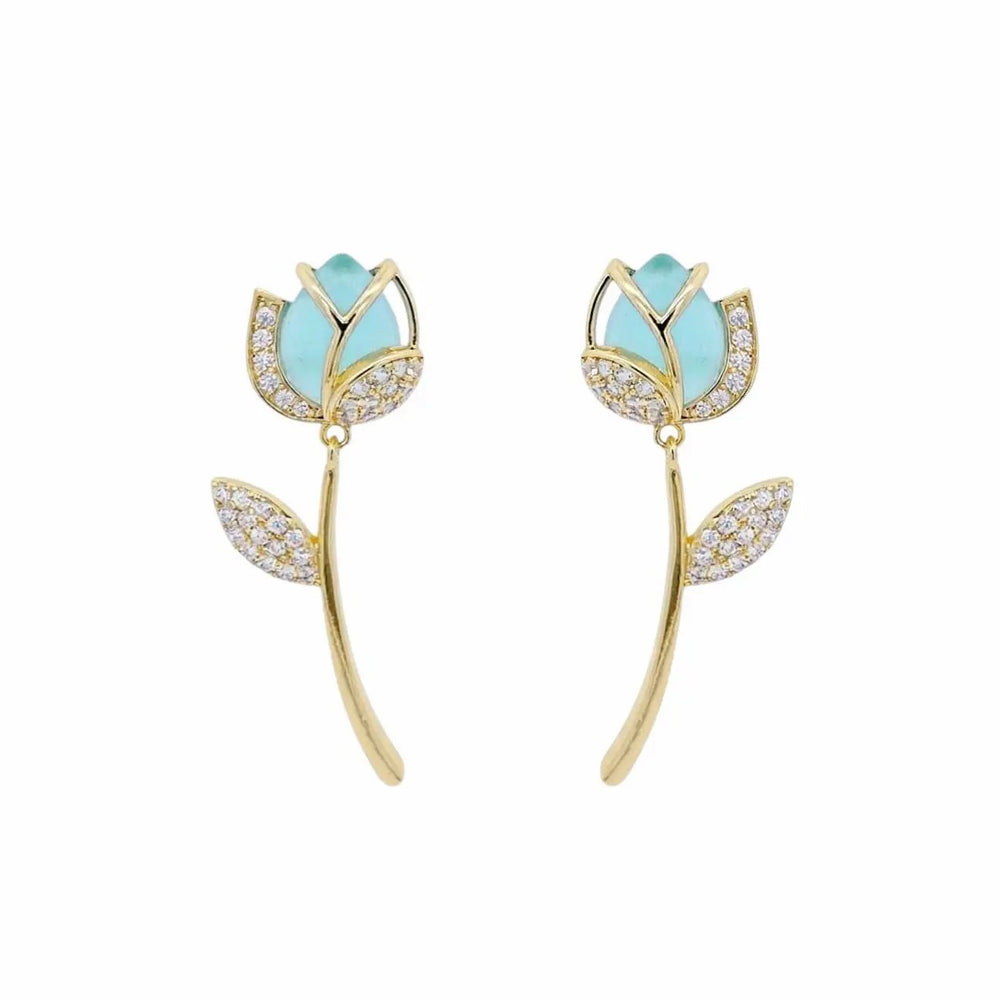 
                      
                        Goudkleurige rozenknop oorbellen met blauwe maansteen  Victoria Valenza
                      
                    