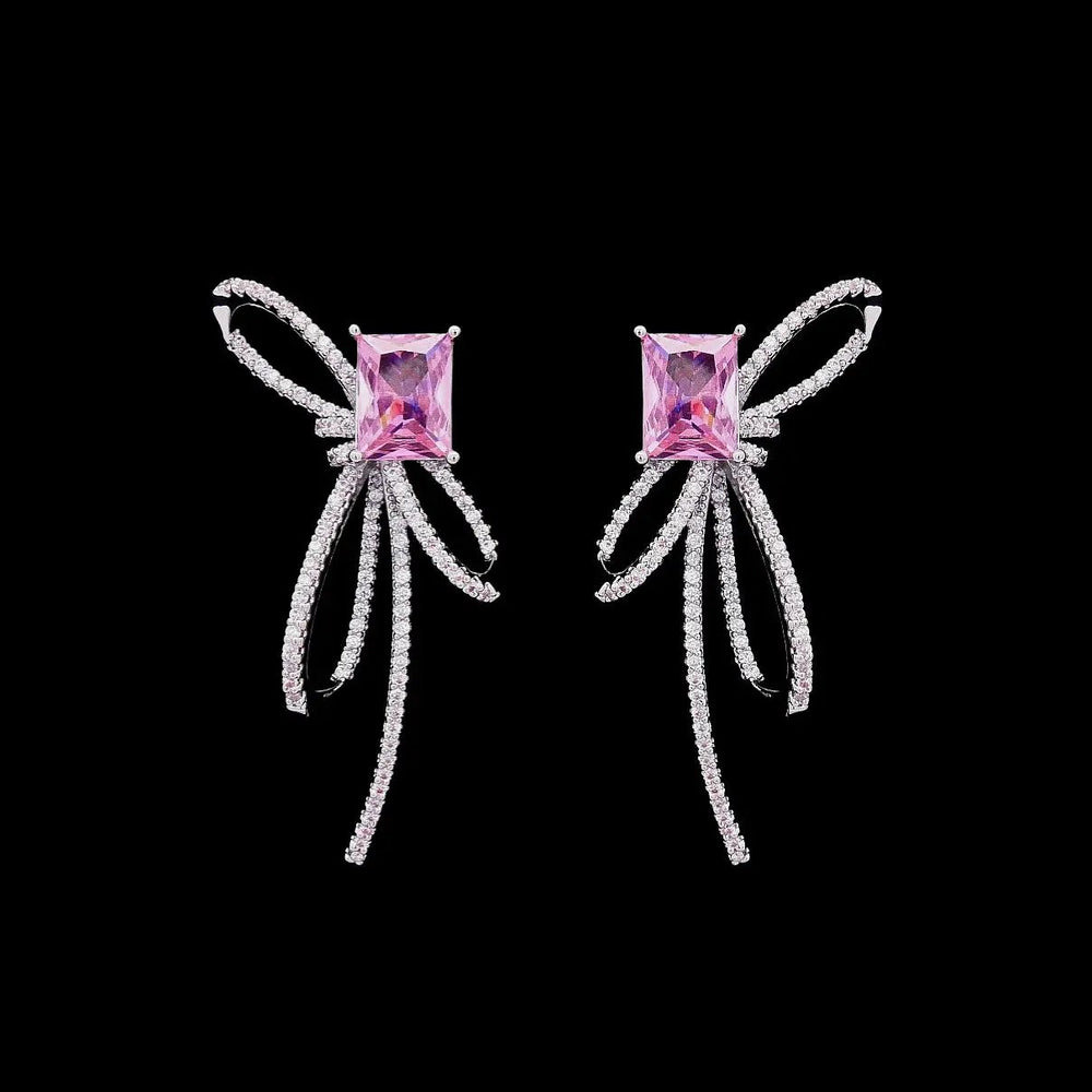 Zilverkleurige strik oorbellen met roze zirkonia stenen  Victoria Valenza