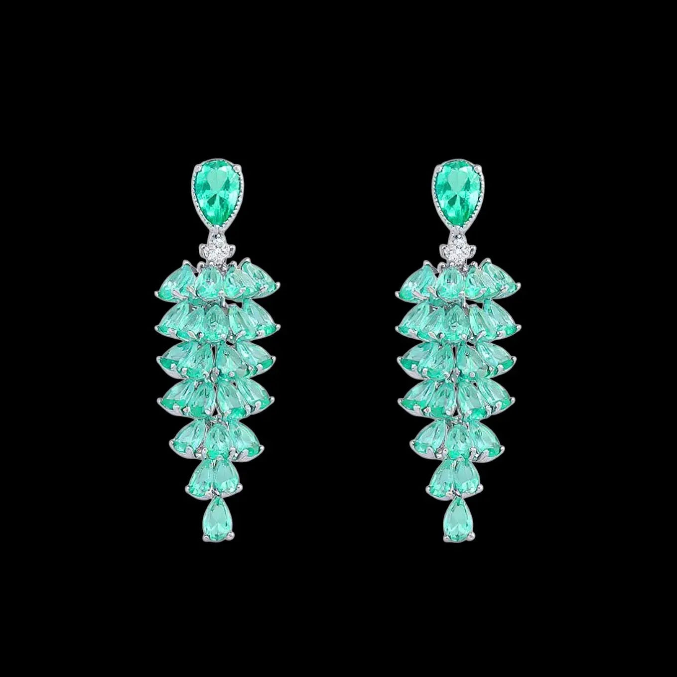 Zilverkleurige tros oorbellen met groene zirkonia stenen  Victoria Valenza