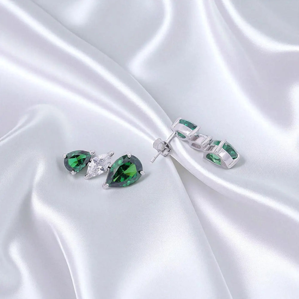 
                      
                        Zilveren 3 stenen design oorbellen met groene zirkonia stenen  Victoria Valenza
                      
                    