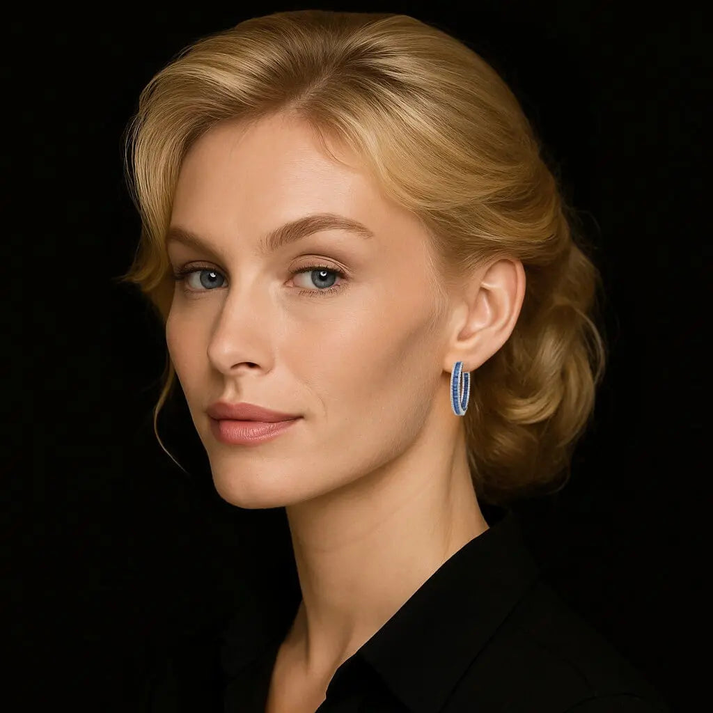 Zilveren creolen met blauwe zirkonia stenen  Victoria Valenza