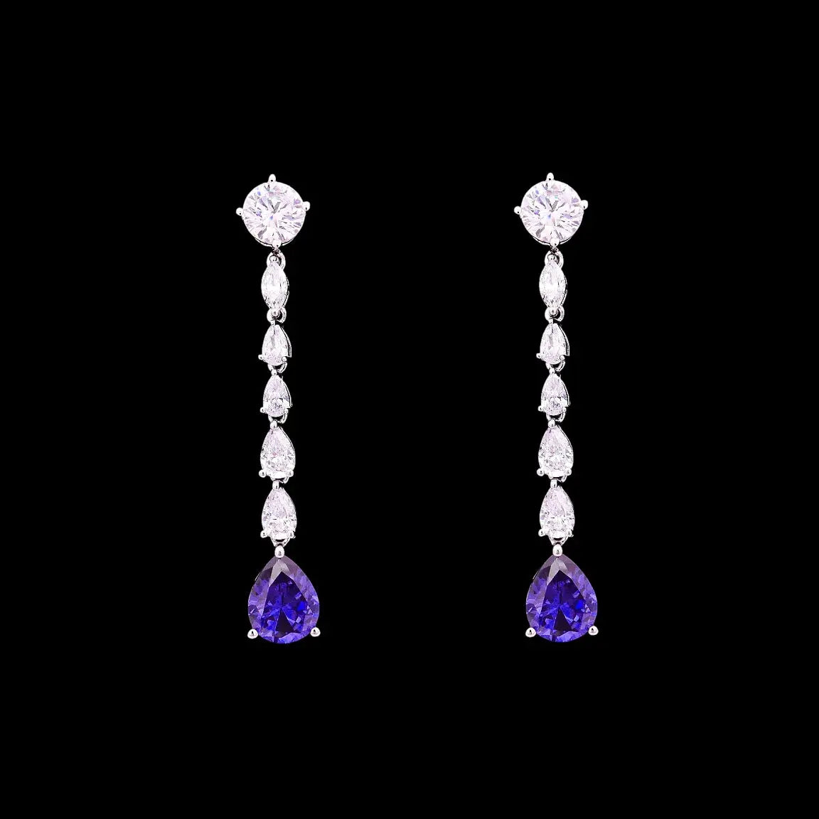 Zilveren dangle oorbellen met tanzaniet kleur zirkonia stenen  Victoria Valenza