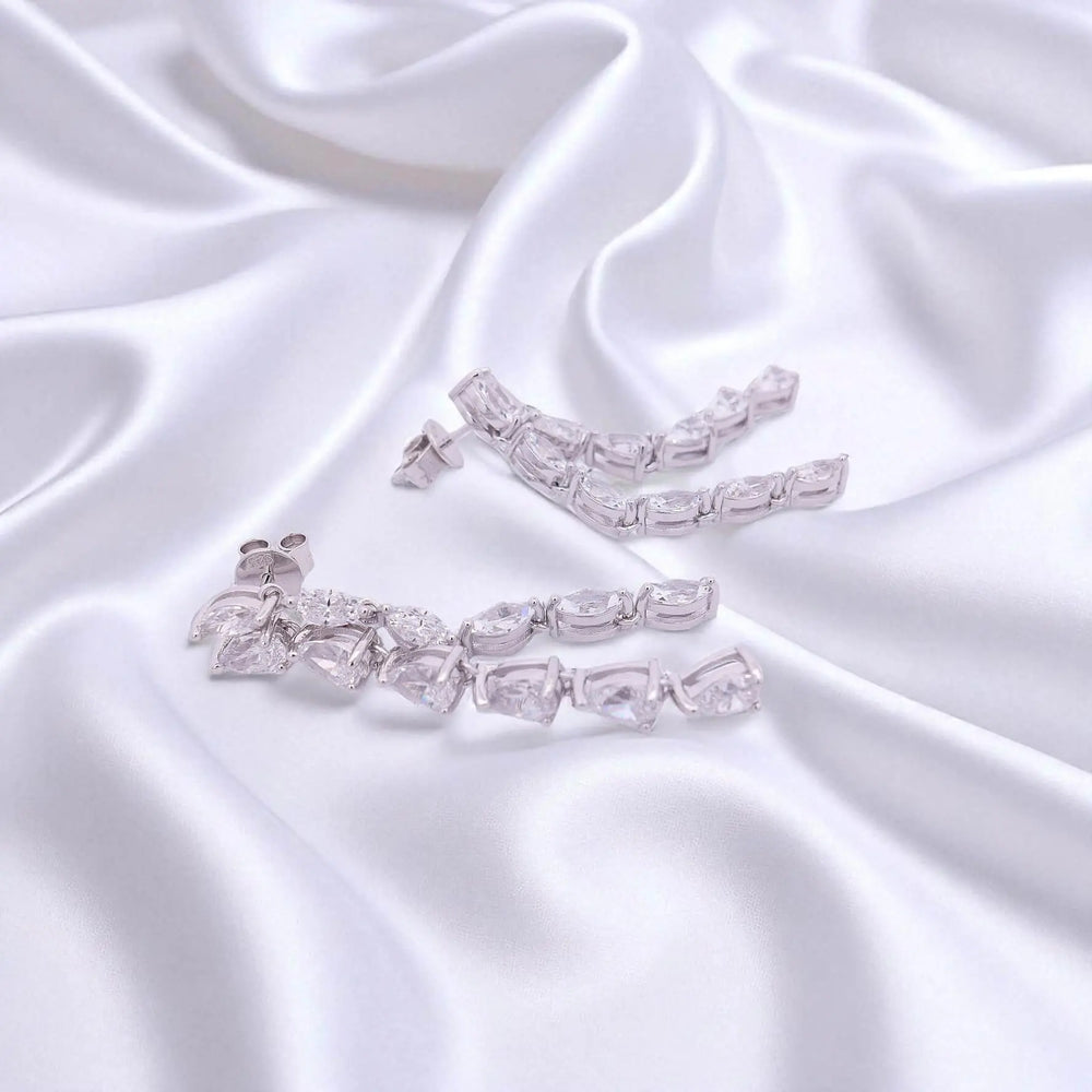 
                      
                        Zilveren dubbele oorbellen met markies en peervormige zirkonia stenen  Victoria Valenza
                      
                    