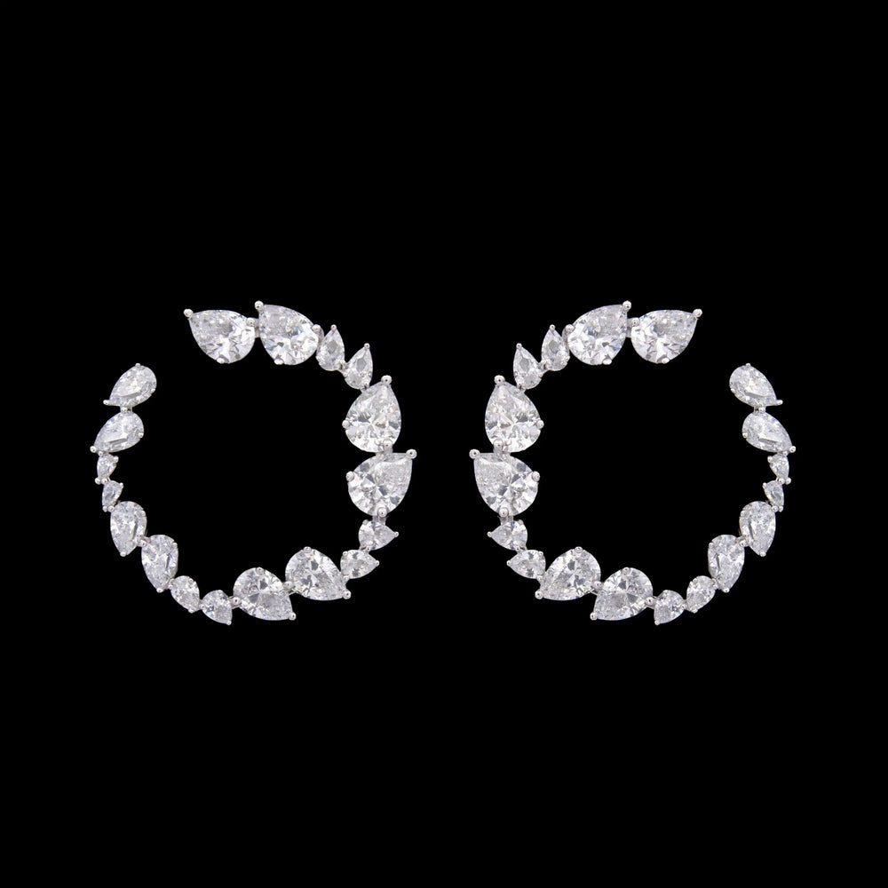 Zilveren fantasie cirkel oorbellen met witte zirkonia stenen  Victoria Valenza