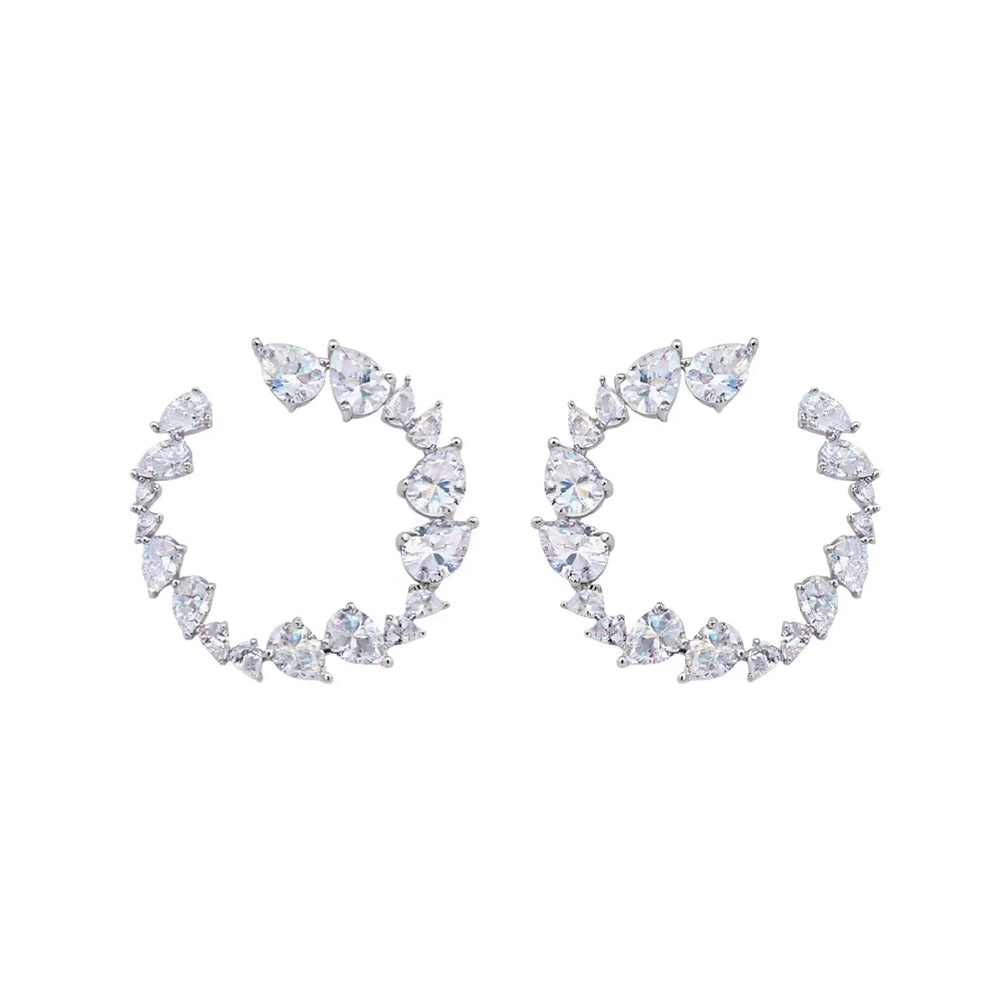 
                      
                        Zilveren fantasie cirkel oorbellen met witte zirkonia stenen  Victoria Valenza
                      
                    