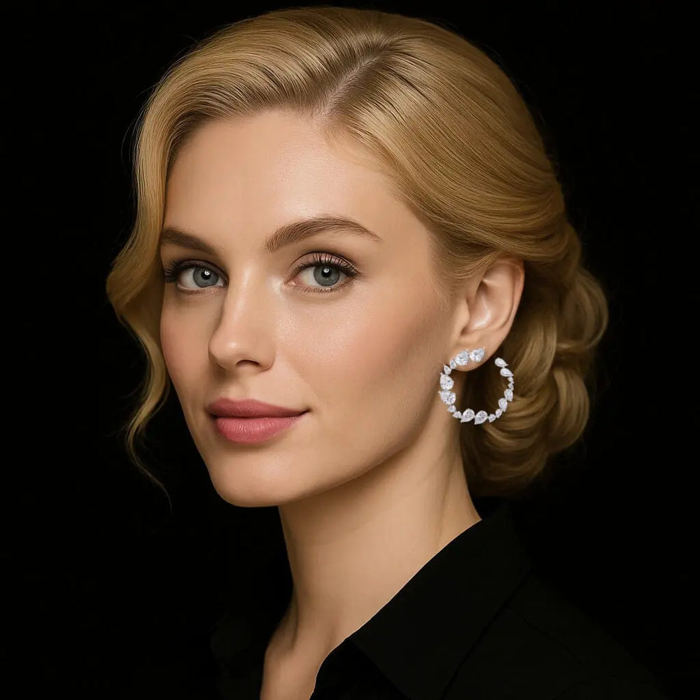 Zilveren fantasie cirkel oorbellen met witte zirkonia stenen  Victoria Valenza