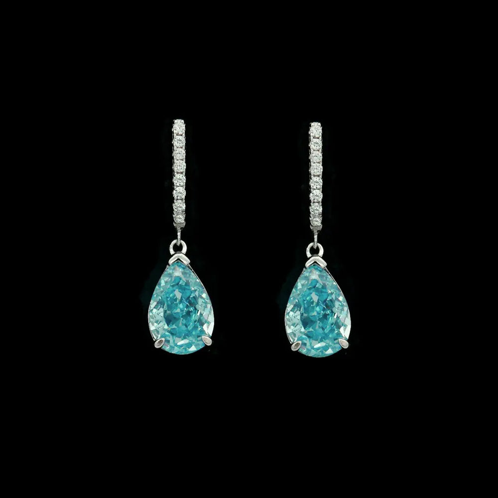 Zilveren oorbellen met peervormige lichtblauwe zirkonia stenen  Victoria Valenza