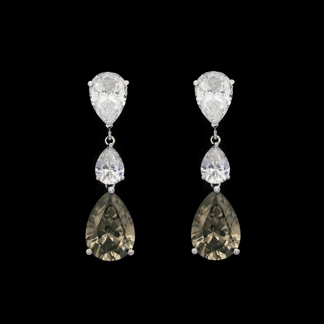 Zilveren oorbellen met bruine peervormige zirkonia stenen  Victoria Valenza