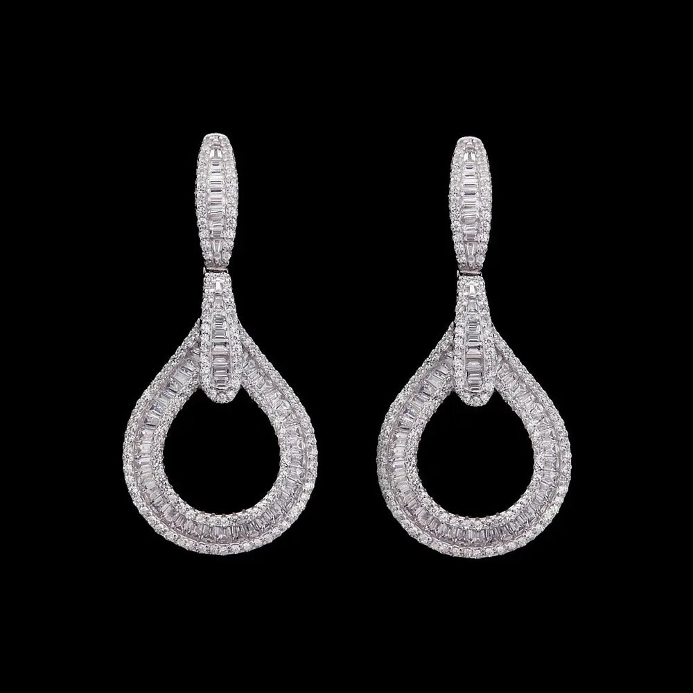 Zilveren druppel oorbellen met baquette zirkonia stenen  Victoria Valenza
