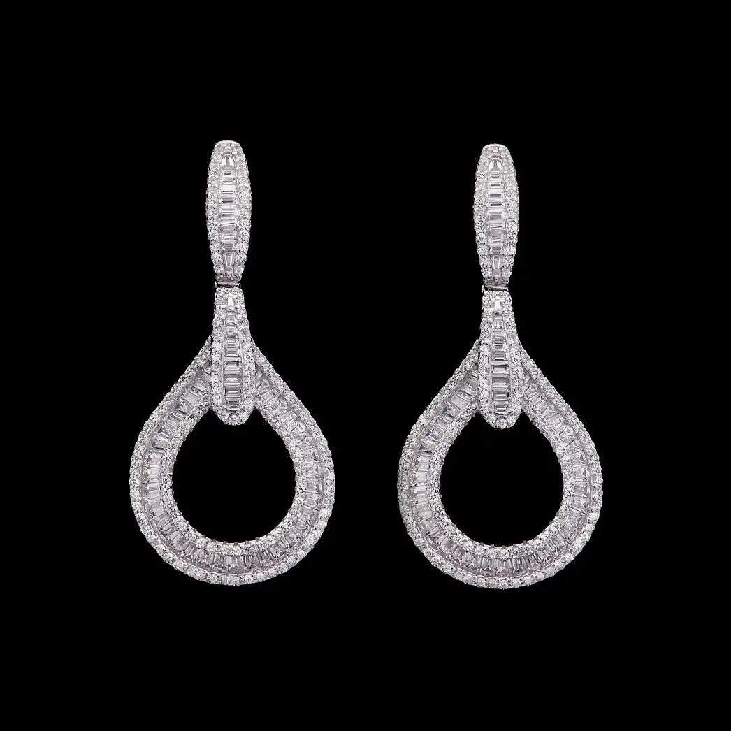 Zilveren druppel oorbellen met baquette zirkonia stenen  Victoria Valenza