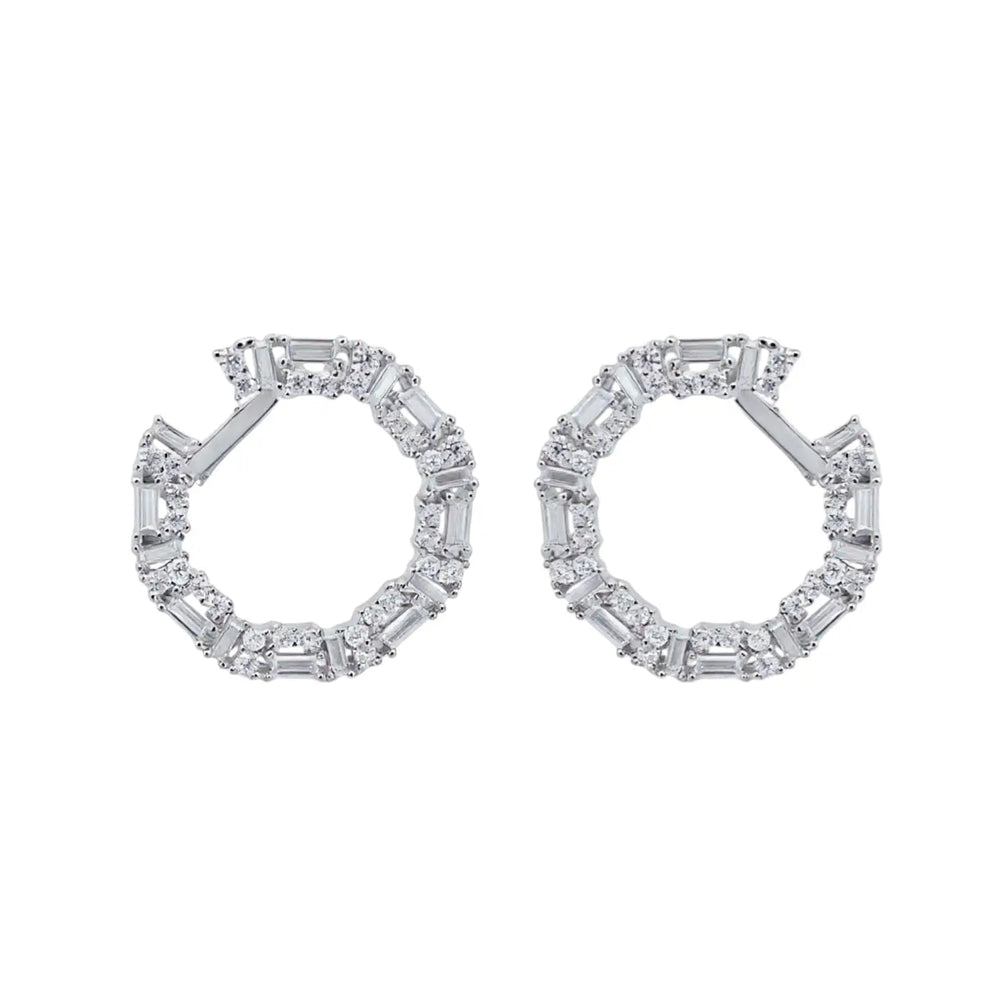 
                      
                        Zilveren fantasie cirkel oorbellen met baquette zirkonia stenen  Victoria Valenza
                      
                    