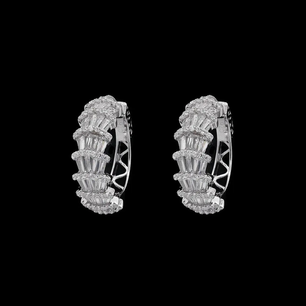 Zilveren creolen met trapezium zirkonia stenen  Victoria Valenza