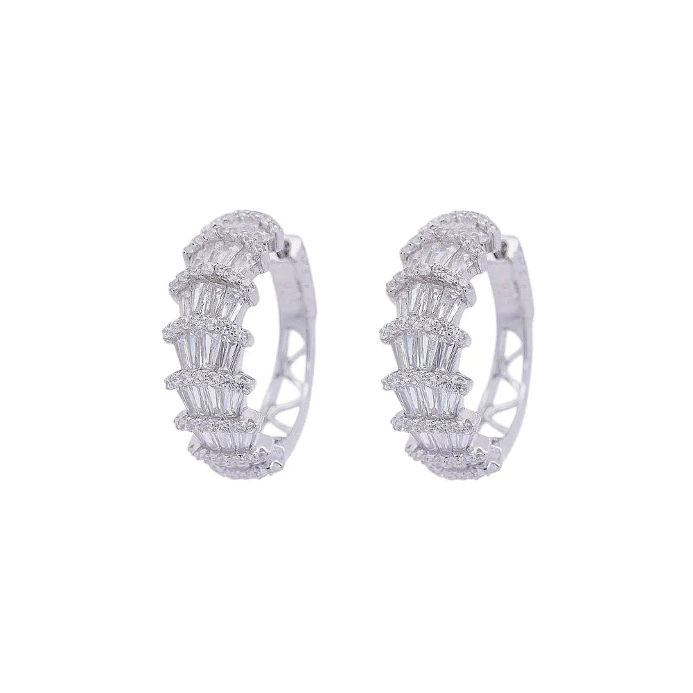 
                      
                        Zilveren creolen met trapezium zirkonia stenen  Victoria Valenza
                      
                    