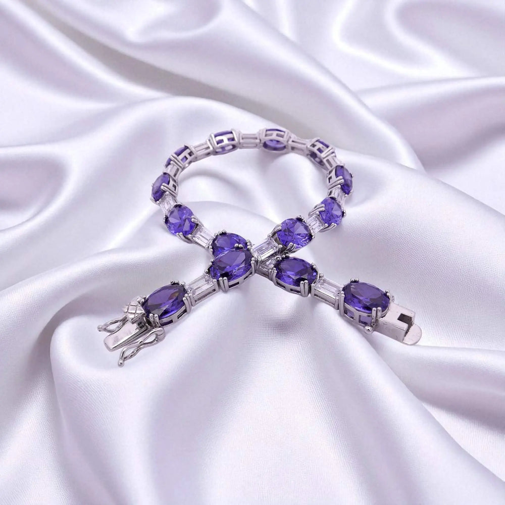 
                      
                        Zilveren armband met tanzanietkleurige zirkonia stenen  Victoria Valenza
                      
                    