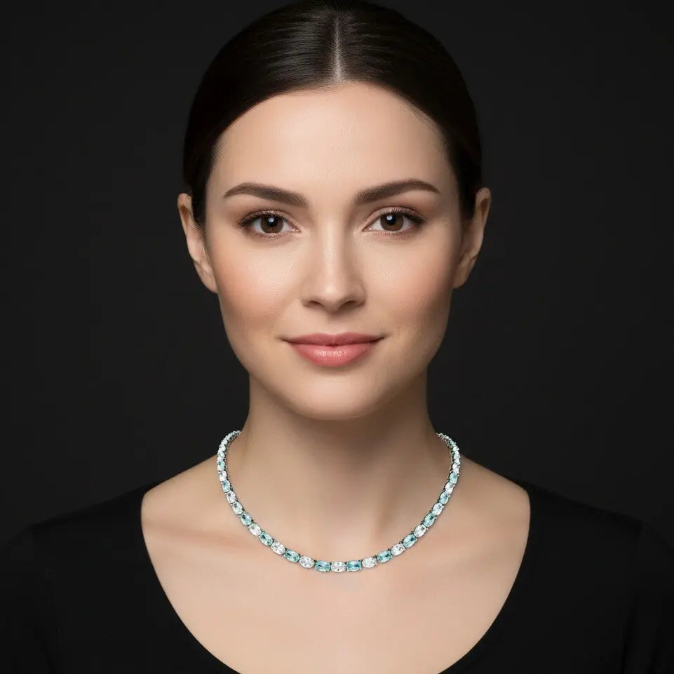 Zilveren collier met aquamarijnkleurige zirkonia stenen  Victoria Valenza
