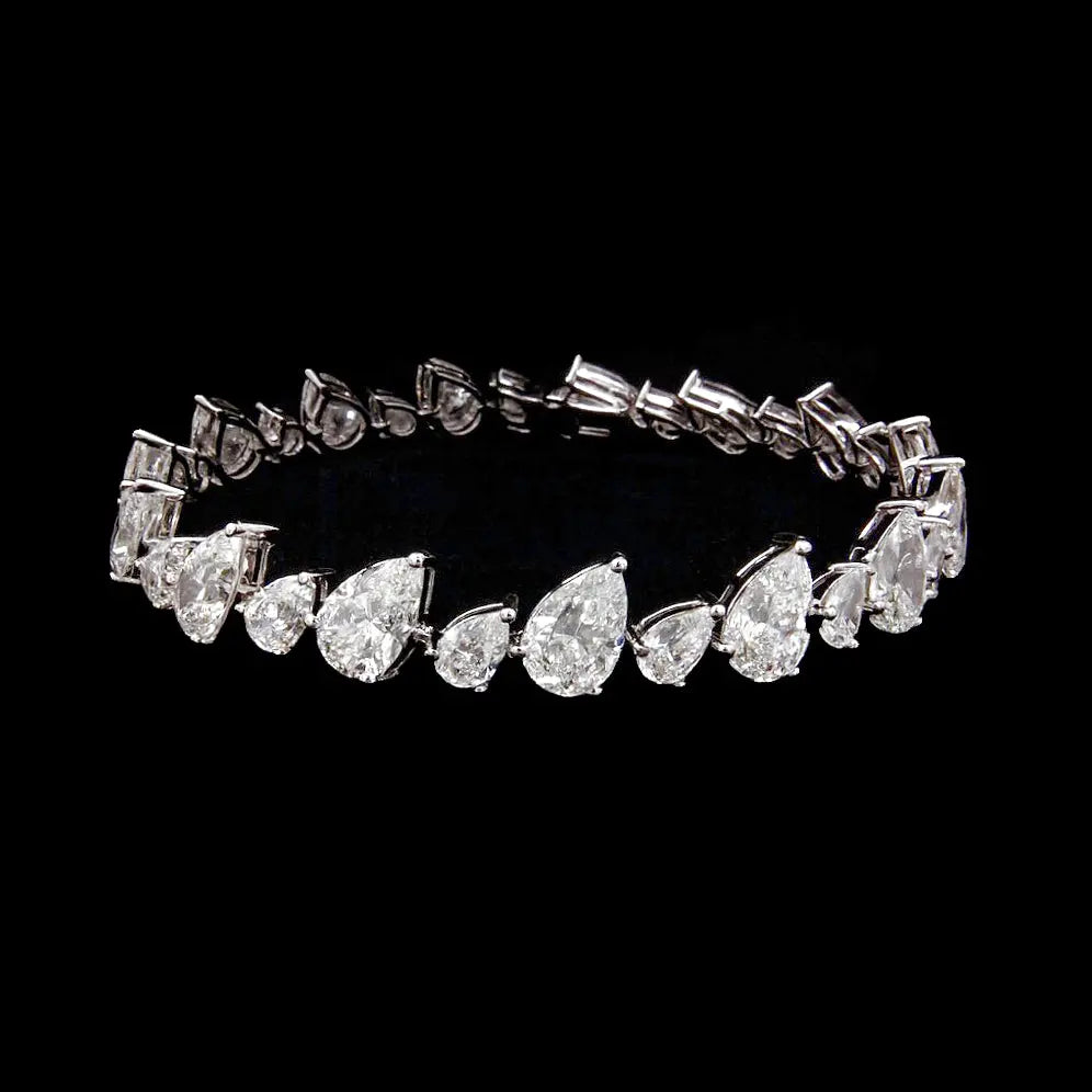 Zilveren armband met peervormige zirkonia stenen  Victoria Valenza