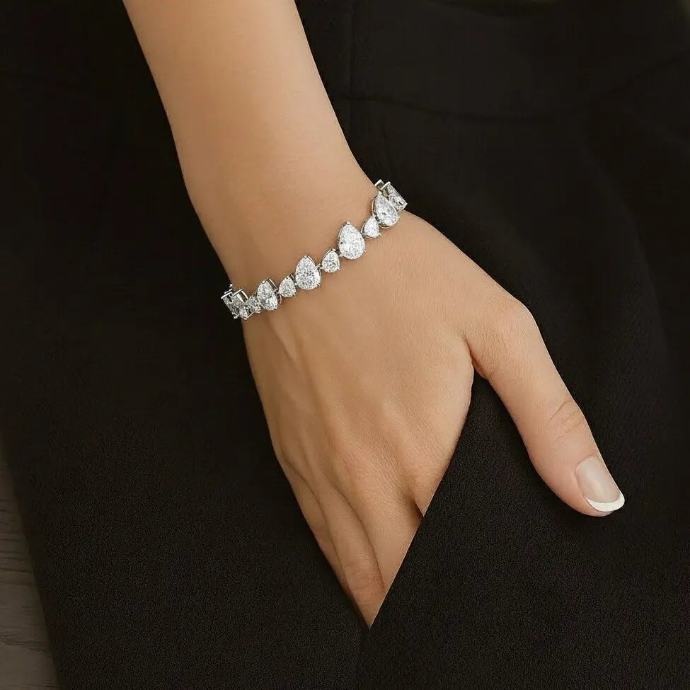 Zilveren armband met peervormige zirkonia stenen  Victoria Valenza