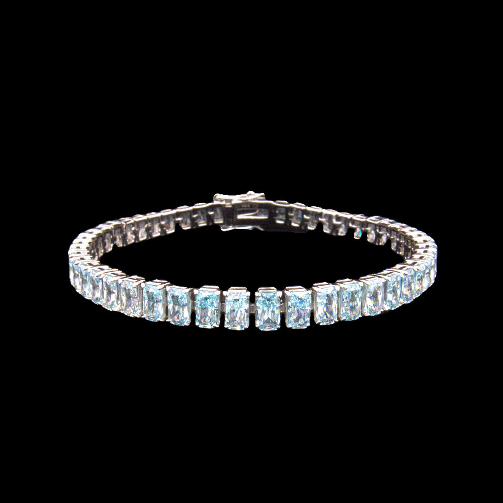Zilveren armband met baquette aquamarijnkleurige zirkonia stenen  Victoria Valenza