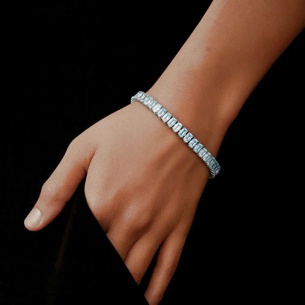 Zilveren armband met baquette aquamarijnkleurige zirkonia stenen  Victoria Valenza