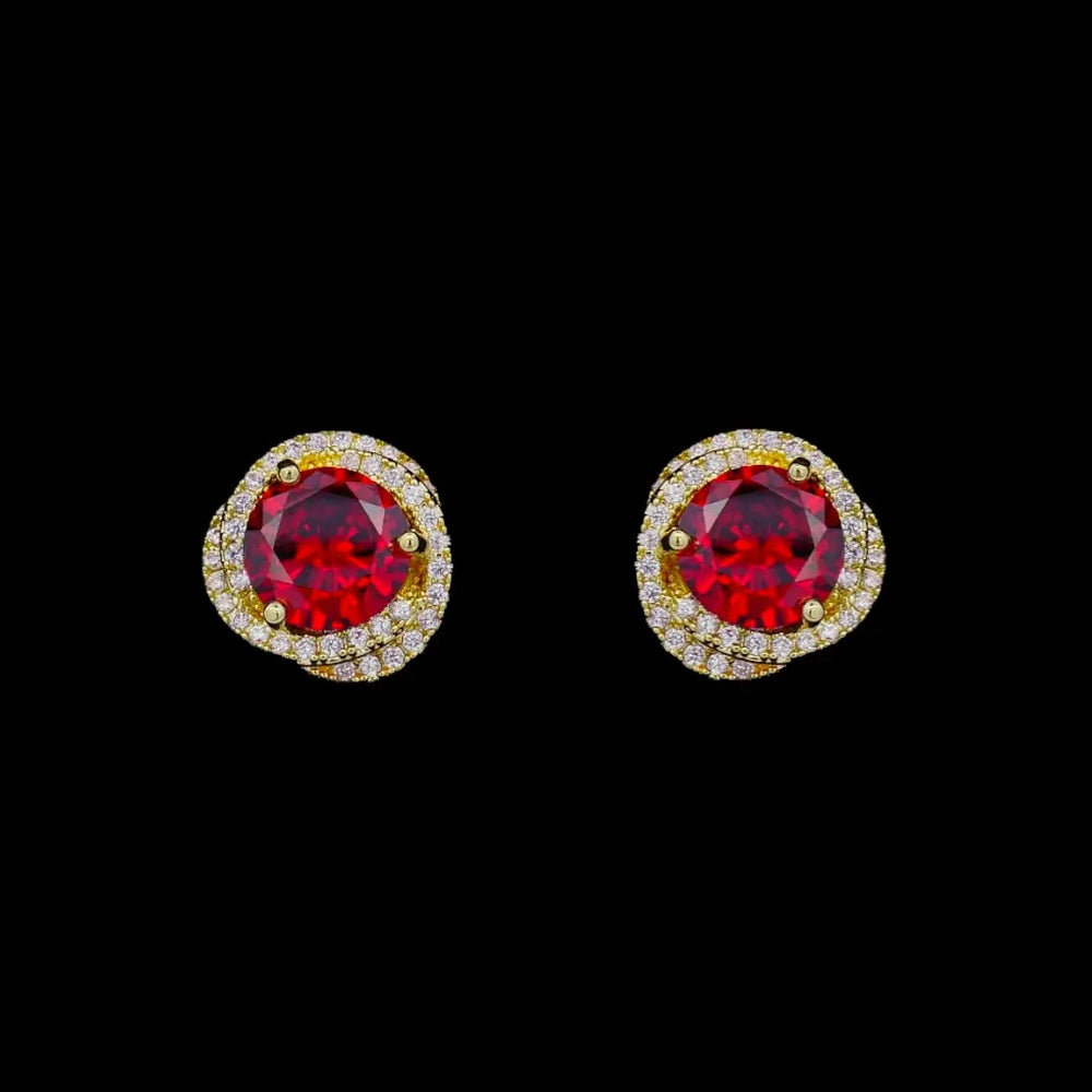 Goudkleurige entourage oorbellen met clipsen en rode zirkonia stenen  Victoria Valenza