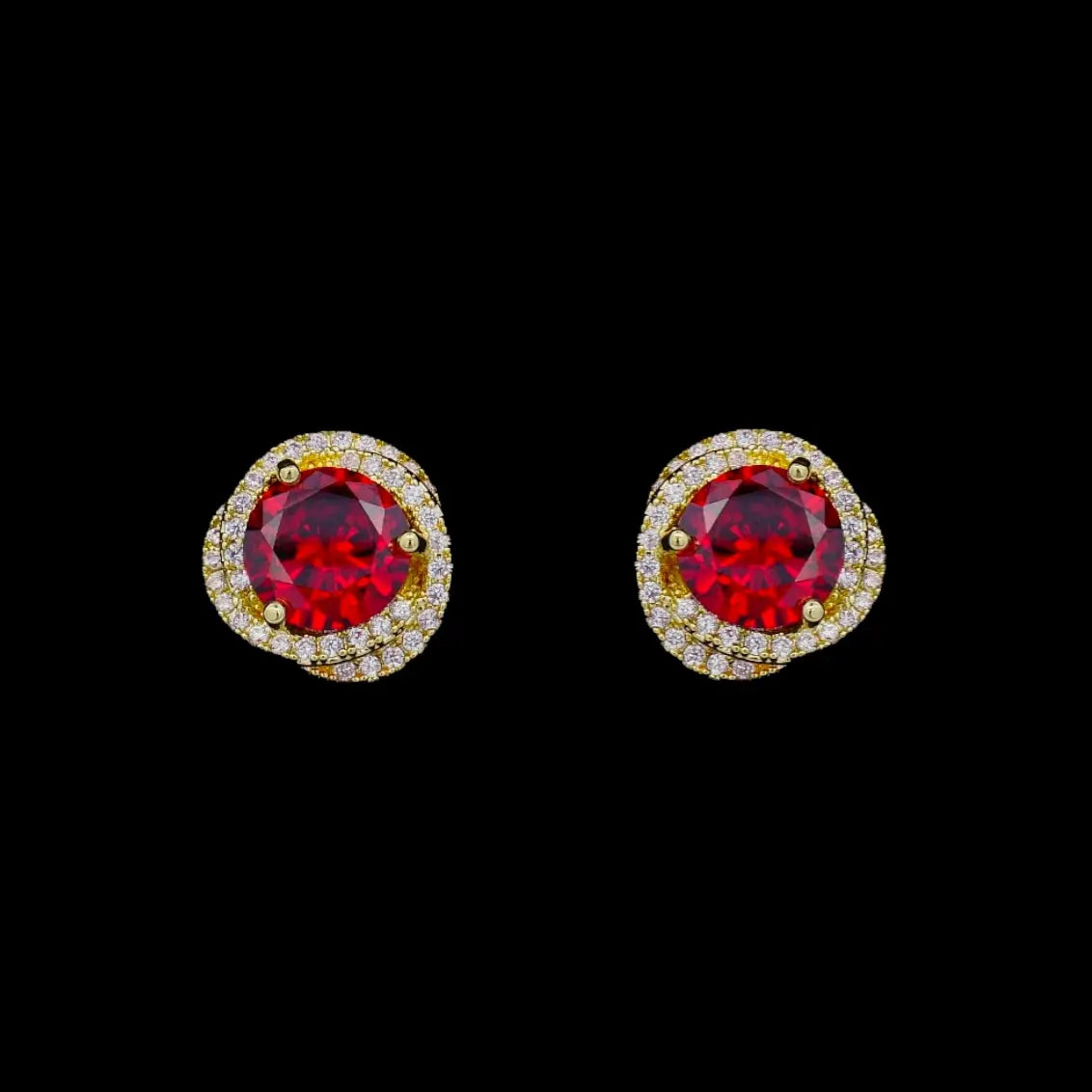 Goudkleurige entourage oorbellen met clipsen en rode zirkonia stenen  Victoria Valenza