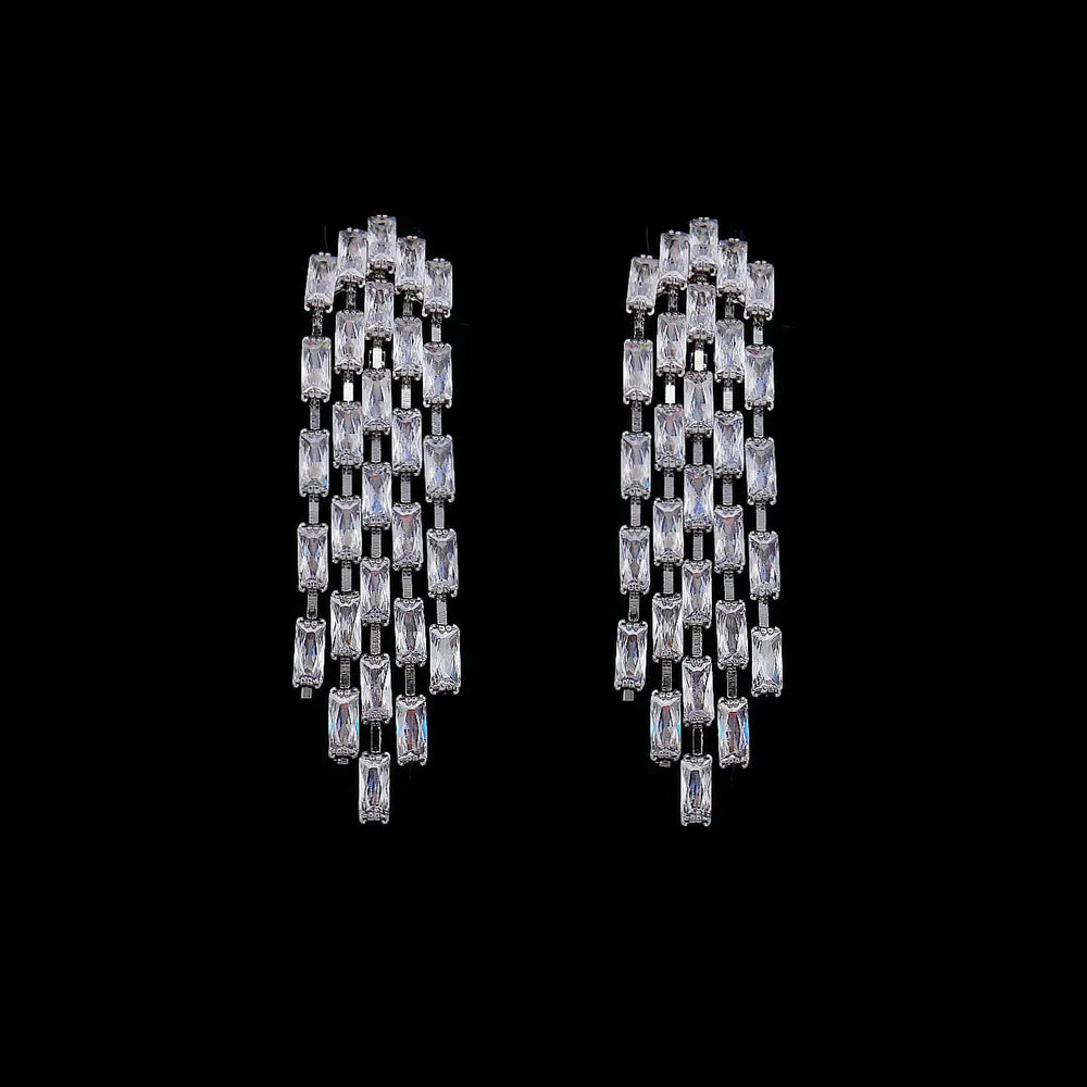 Zilverkleurige cascade oorbellen met clipsen en baquette zirkonia stenen  Victoria Valenza