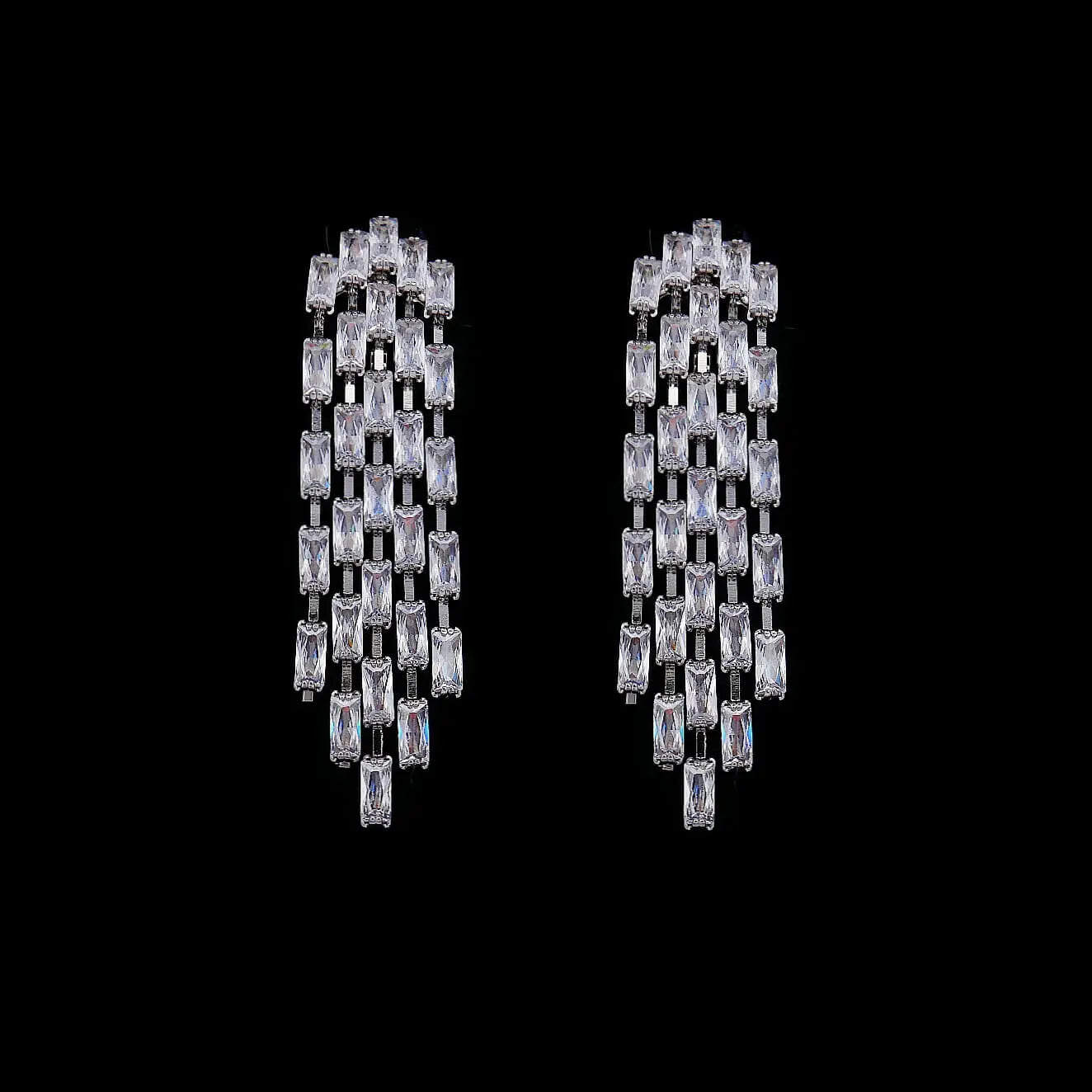 Zilverkleurige cascade oorbellen met clipsen en baquette zirkonia stenen  Victoria Valenza