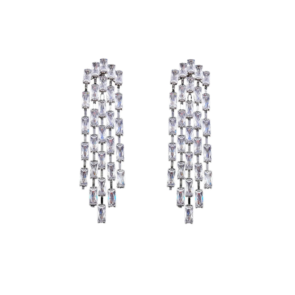 
                      
                        Zilverkleurige cascade oorbellen met clipsen en baquette zirkonia stenen  Victoria Valenza
                      
                    