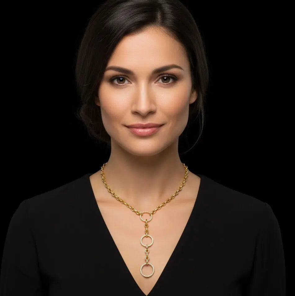 Goudkleurige circle Y-chain met zirkonia stenen  Victoria Valenza