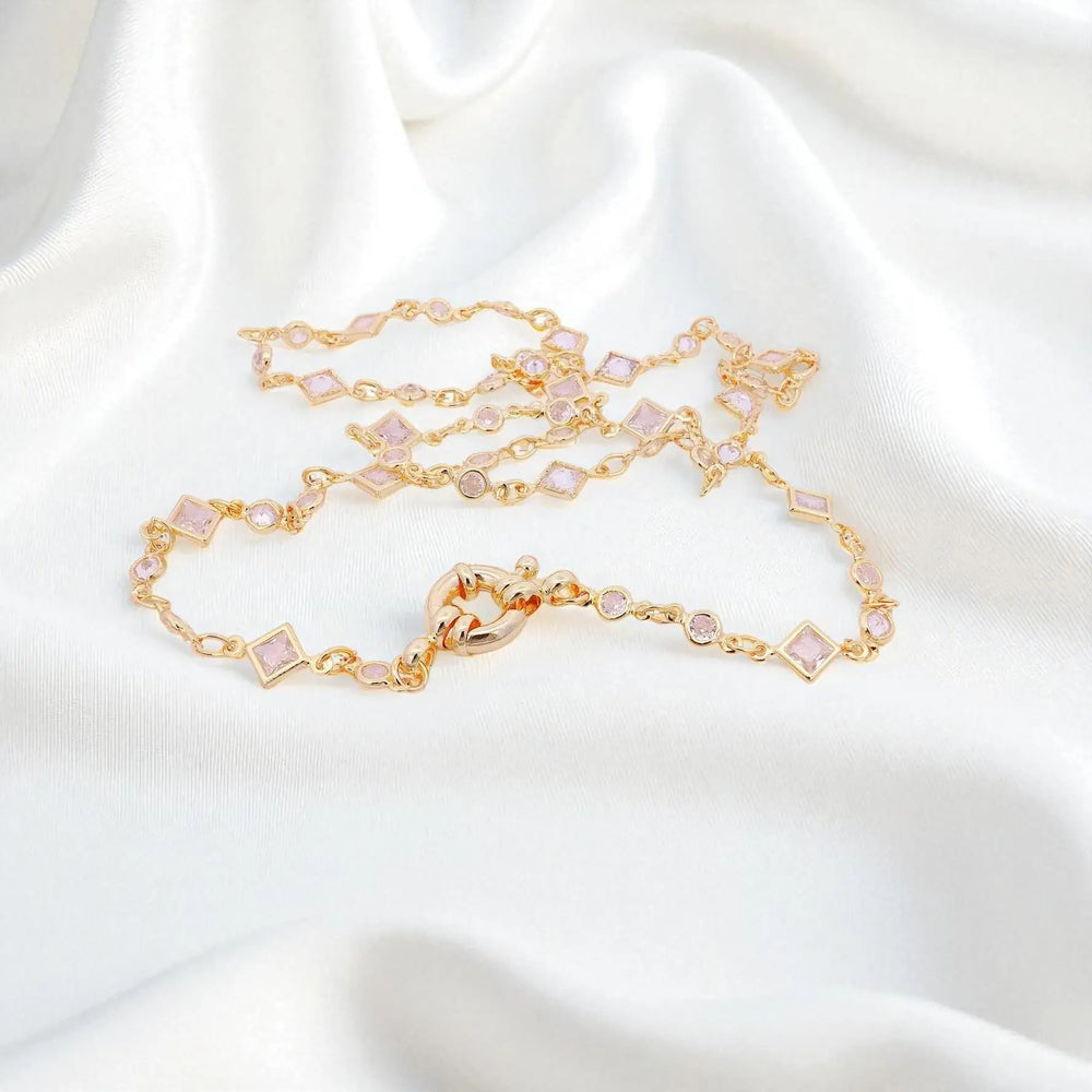 
                      
                        Goudkleurige fijne collier met zirkonia stenen  Victoria Valenza
                      
                    