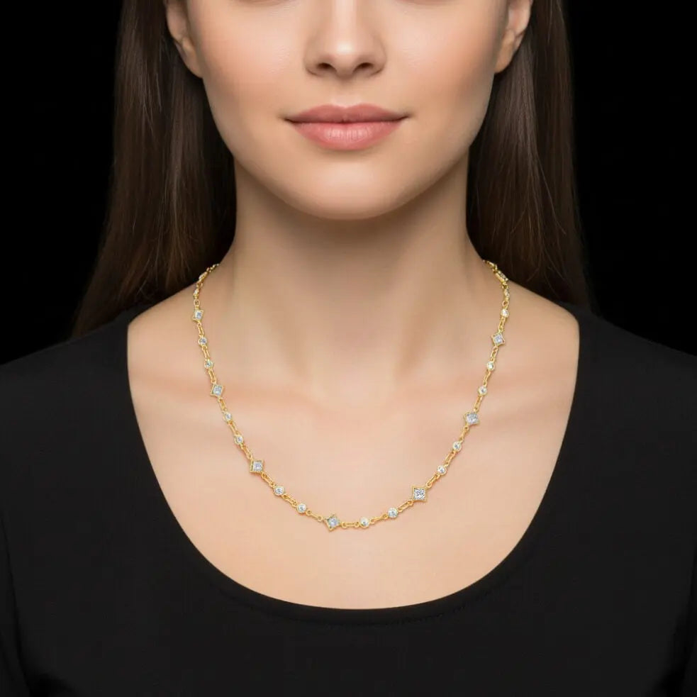 Goudkleurige fijne collier met zirkonia stenen  Victoria Valenza