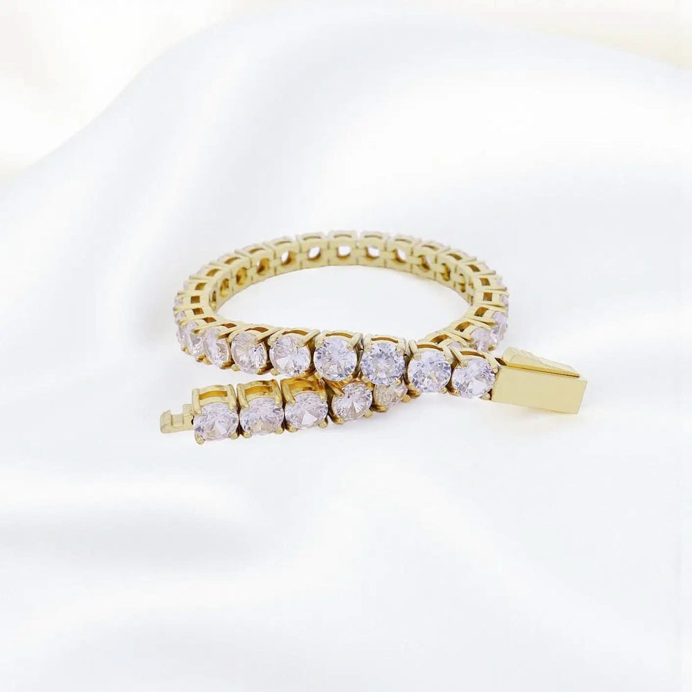 
                      
                        Goudkleurige RVS tennisarmband 20,5 cm met 5 mm zirkonia stenen  Victoria Valenza
                      
                    