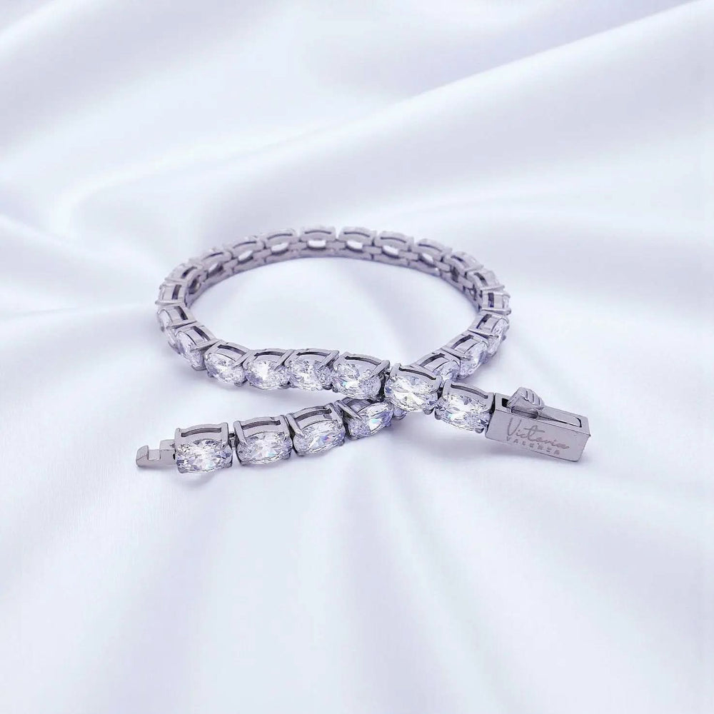 
                      
                        Zilverkleurige RVS tennisarmband 18,3 cm met ovale zirkonia stenen  Victoria Valenza
                      
                    