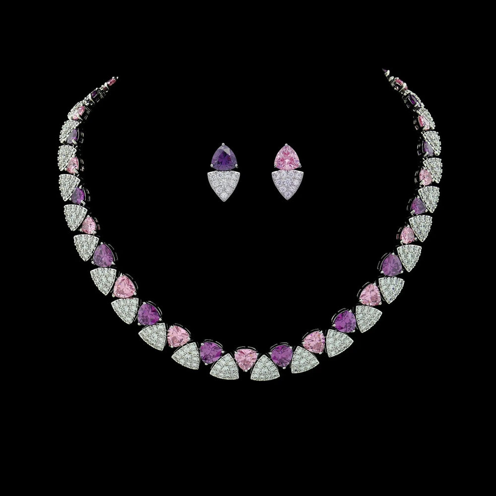 Zilverkleurige collier en oorbellen met paarse en roze zirkonia stenen  Victoria Valenza