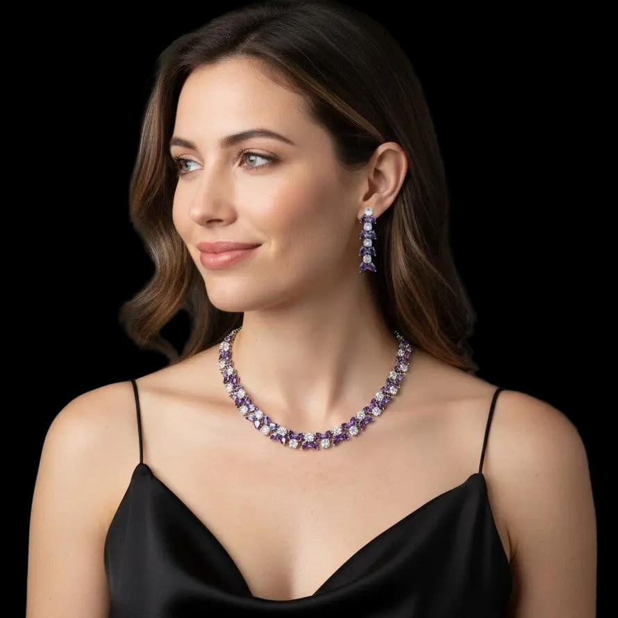 Zilverkleurige collier en oorbellen met paarse zirkonia stenen  Victoria Valenza