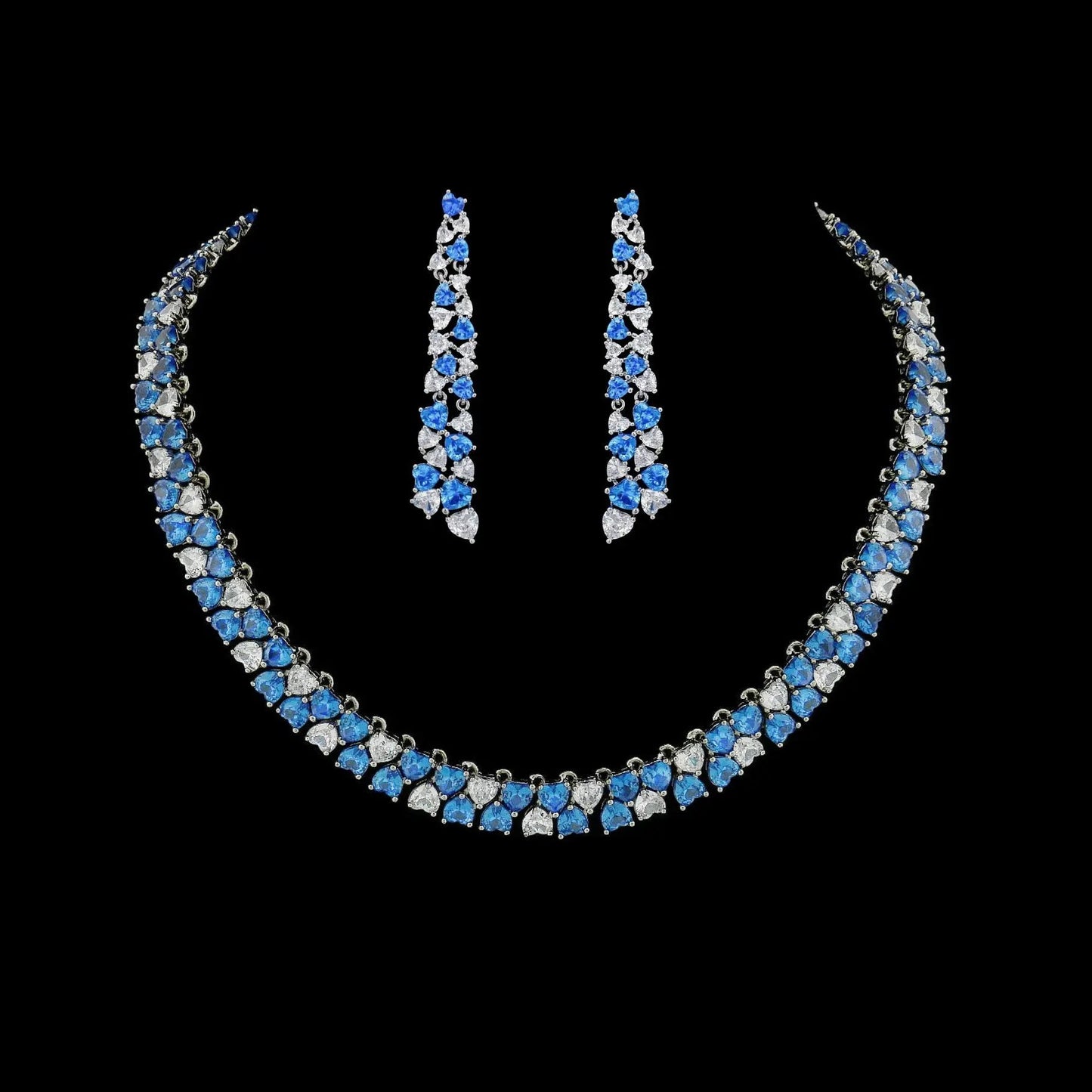Zilverkleurige collier en oorbellen met blauwe hartvormige zirkonia stenen  Victoria Valenza