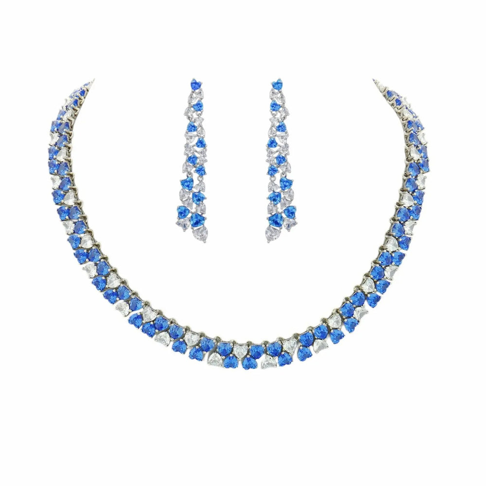 
                      
                        Zilverkleurige collier en oorbellen met blauwe hartvormige zirkonia stenen  Victoria Valenza
                      
                    