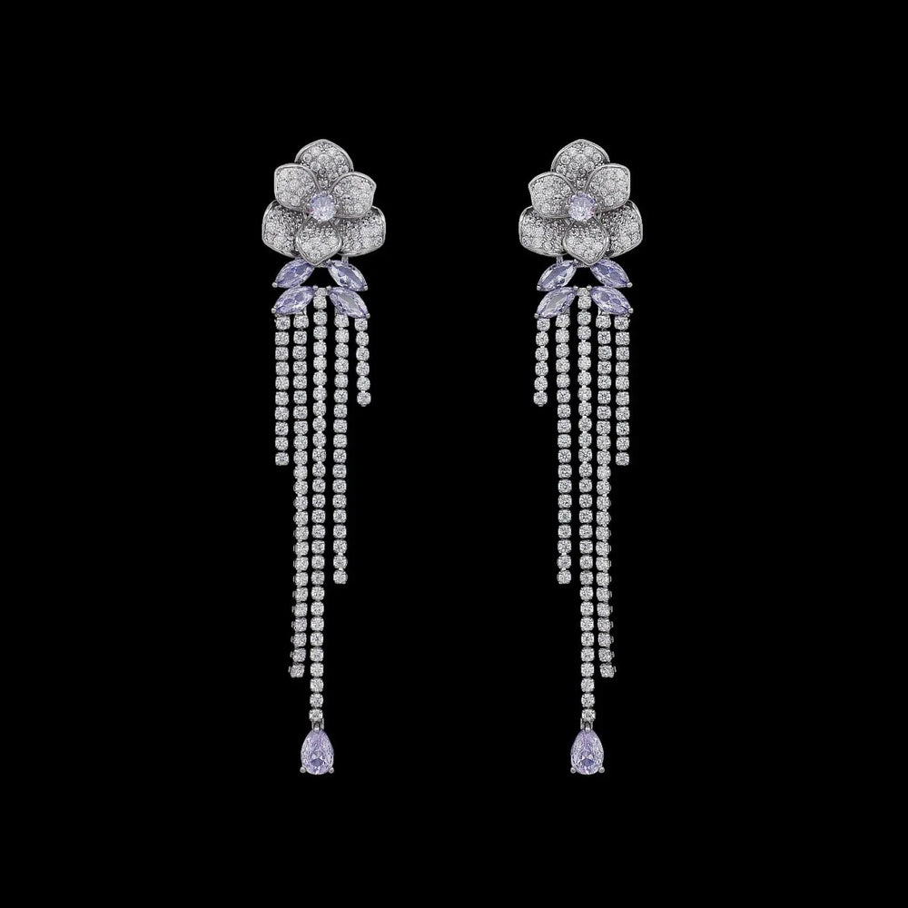 Zilverkleurige lange bloem oorbellen met paarse zirkonia stenen  Victoria Valenza
