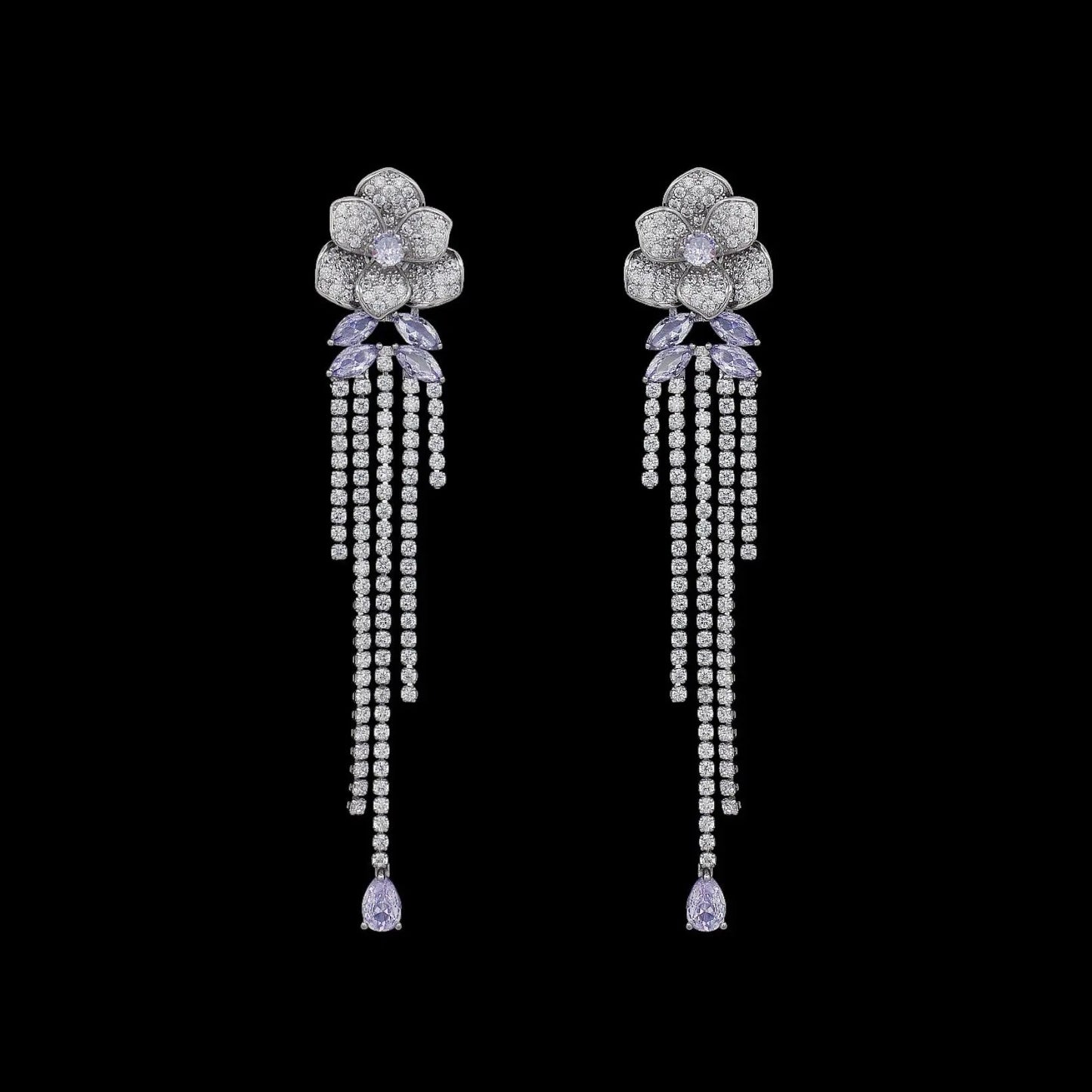 Zilverkleurige lange bloem oorbellen met paarse zirkonia stenen  Victoria Valenza