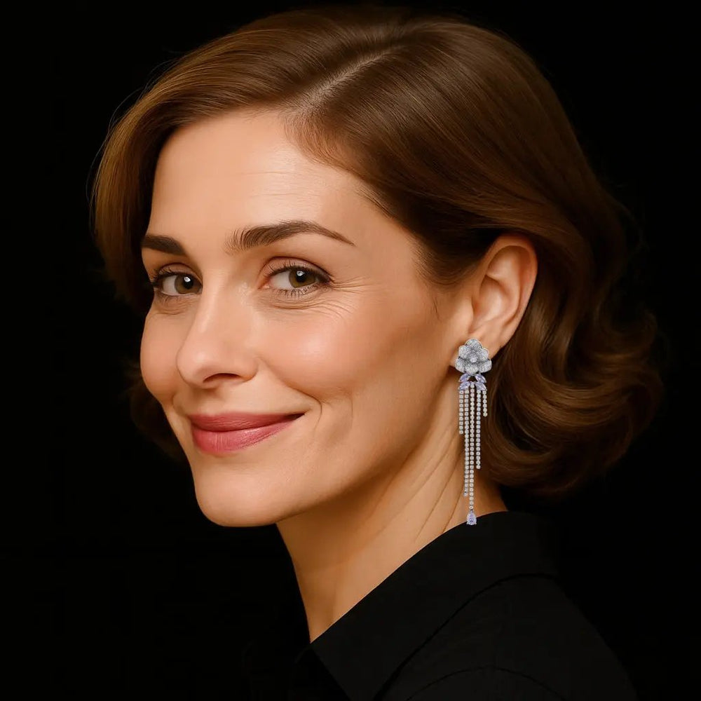 Zilverkleurige lange bloem oorbellen met paarse zirkonia stenen  Victoria Valenza