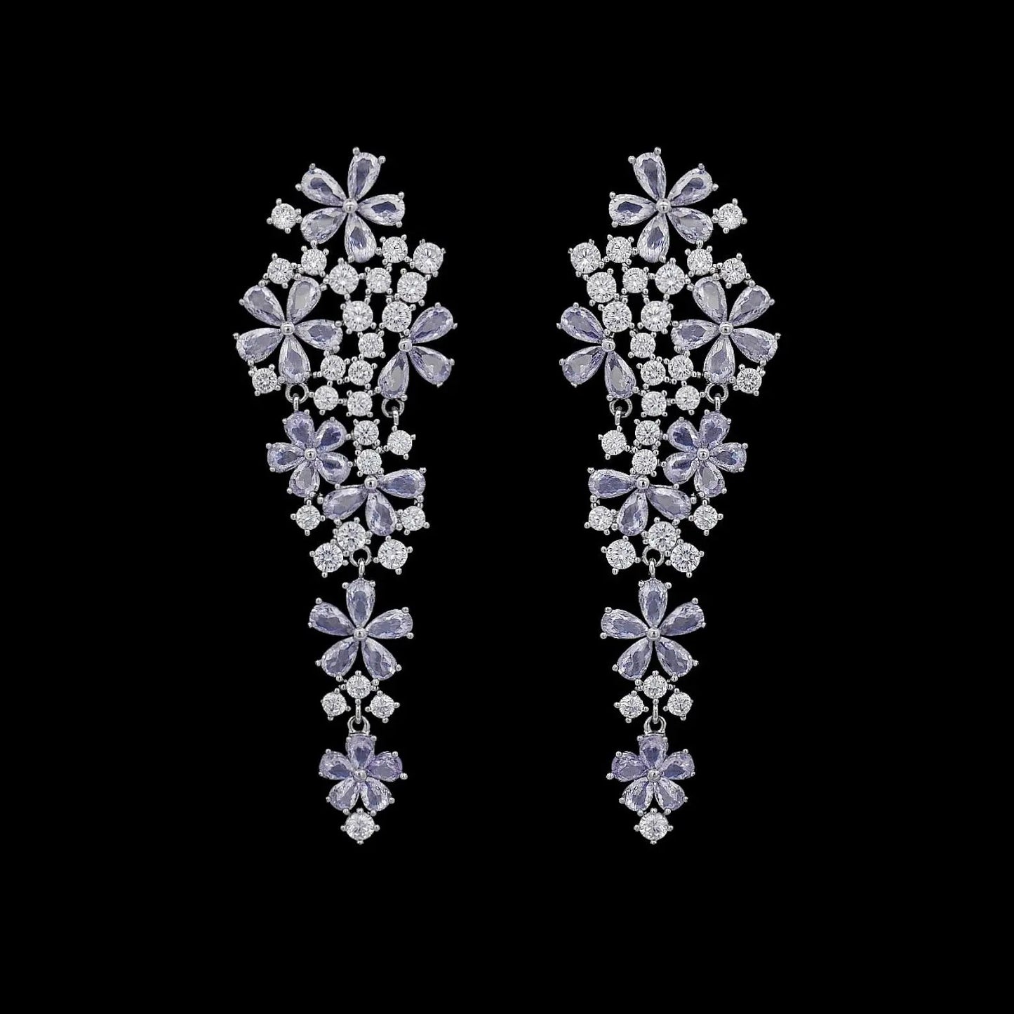 Zilverkleurige bloemenzee oorbellen met lichtpaarse zirkonia stenen  Victoria Valenza